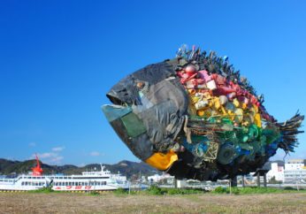 青空を泳ぐ宇野のチヌ