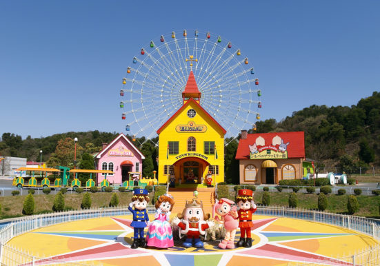 おもちゃ王国のキャラクター勢ぞろい