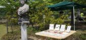 深山イギリス庭園で行う本を楽しむイベント開催の様子