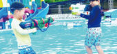 おもちゃ王国で夏に開催するプール「ちゃっぷる」で遊ぶ子ども達の様子